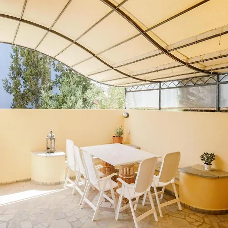 Σπίτι διακοπών Alluring In With Private Pool Γεννάδι